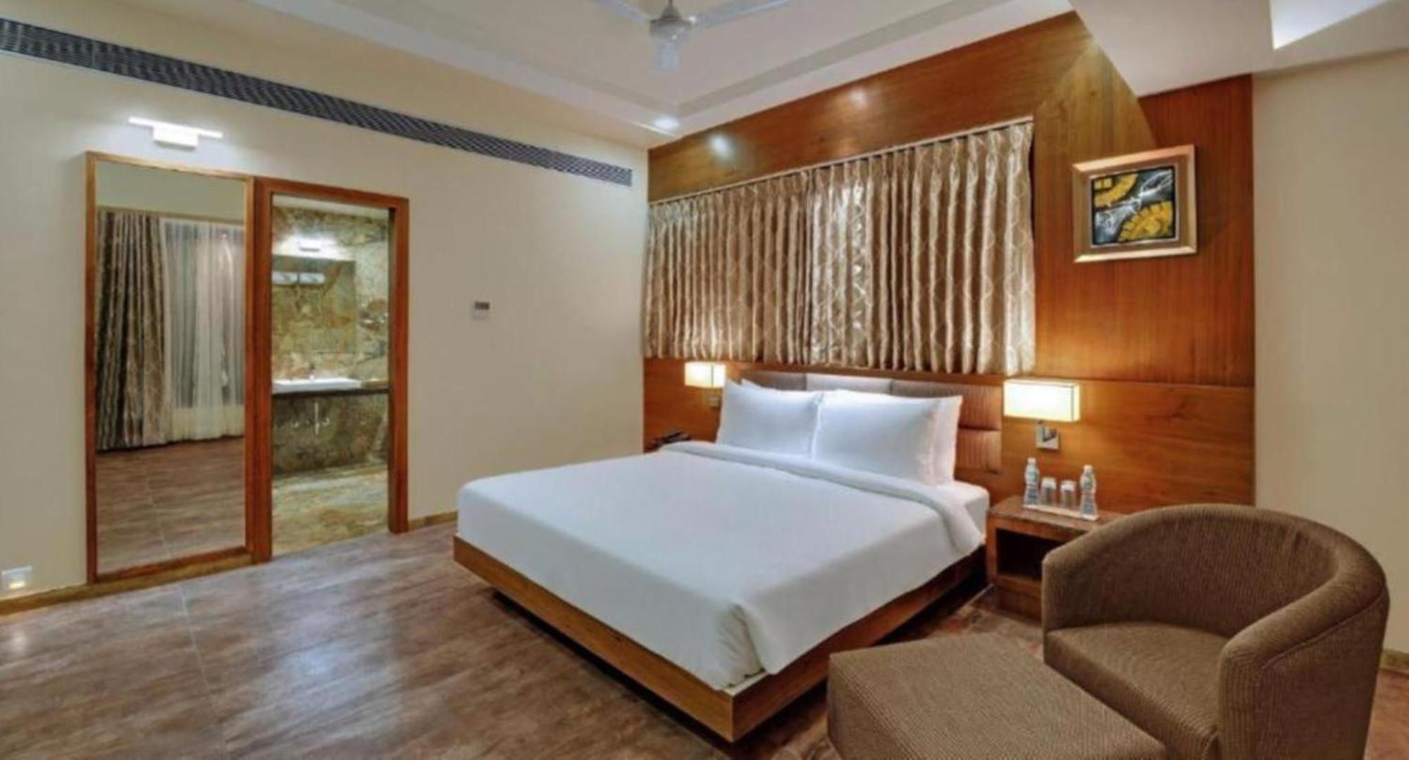 Hotel Seven Inn Near Delhi Airport Nueva Delhi Exterior foto
